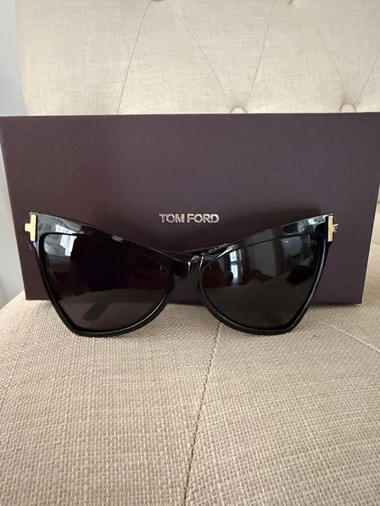 💯authentic Tom Ford Black Cat-Eye Sunglasses with Gold Accents - Picture 2 of 8